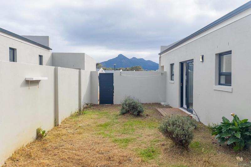 To Let 2 Bedroom Property for Rent in Capri Western Cape